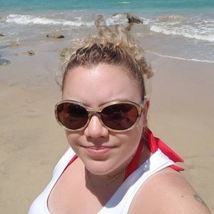 Meet your Posher, Raquel